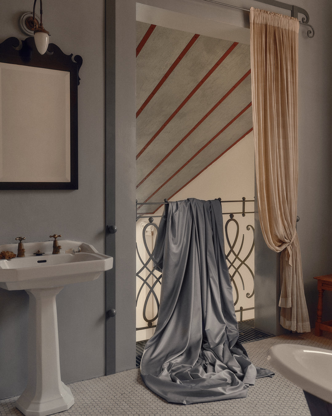 The Franca Bed Dress / Jeans